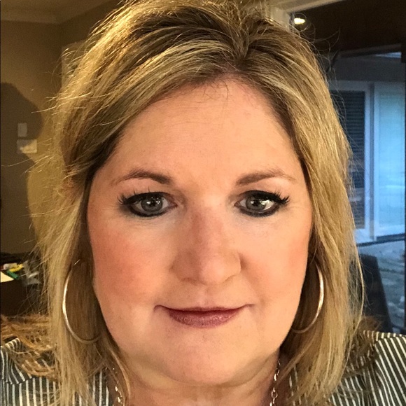 Meet your Posher, Janet - Picture 1 of 1